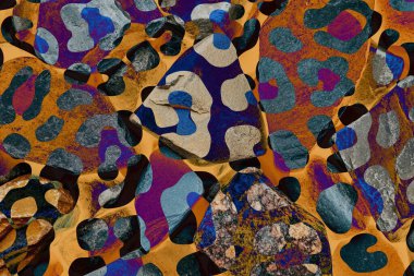 Geometri, doku arka planında tekrarlanıyor. Renkli iş ve tekstil işi. Moda baskısı. Moda ve modaya uygun arka plan. Tekstil baskısı. Kumaş deseni.