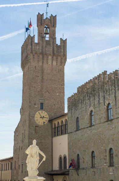 Toren en marmer monument — Stockfoto