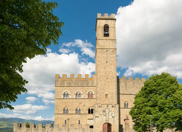 Monumento público del Castillo de Poppi en Toscana —  Fotos de Stock