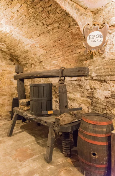 Onbeşinci yüzyıl üzüm sıkmak için basın