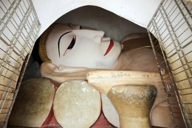 Bagan Myanmar 'da uyku Buddha