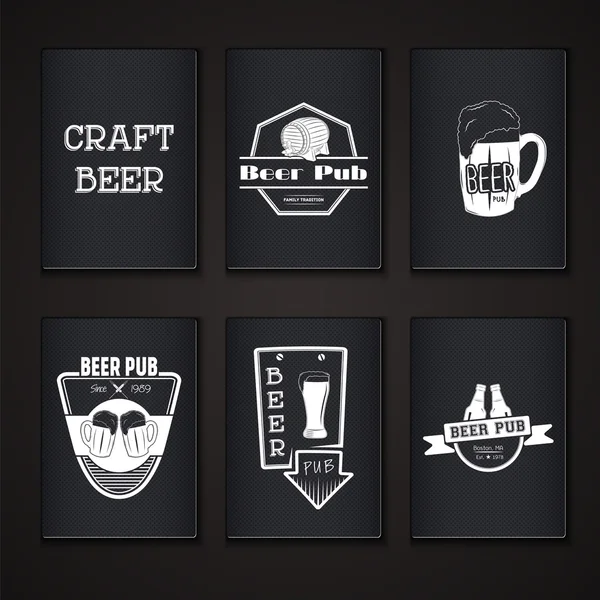 Cerveza en pub. Elaboración de etiquetas tipográficas, logotipos e insignias . — Vector de stock