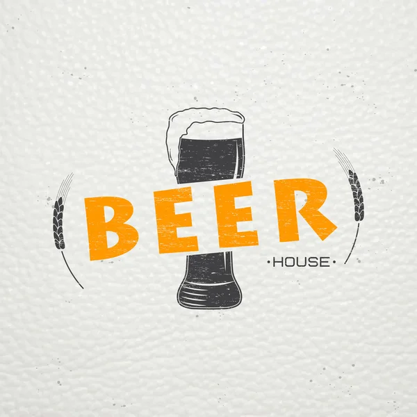 Beer pub. Brewing old school of vintage label. Old retro vintage grunge. Scratched, damaged, dirty effect. Typographic labels, stickers, logos and badges. — Stockový vektor