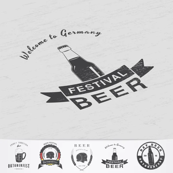 Beer and brewing. Beer festival Oktoberfest. Brewing typographic labels, logos and badges. Grunge Effect. — 图库矢量图片