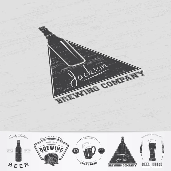 Beer pub. Brewing old school of vintage label. Old retro vintage grunge. Scratched, damaged, dirty effect. Monochrome typographic labels, stickers, logos and badges. — Stok Vektör