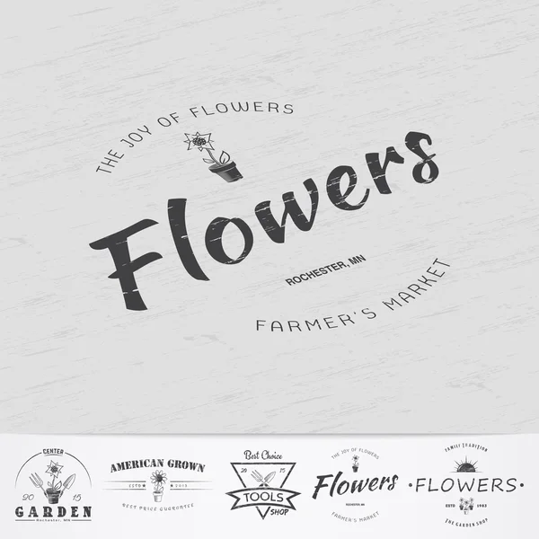 Uma quinta a cultivar flores. Loja de ferramentas de jardinagem. Garden Center conjunto de etiquetas vintage . —  Vetores de Stock