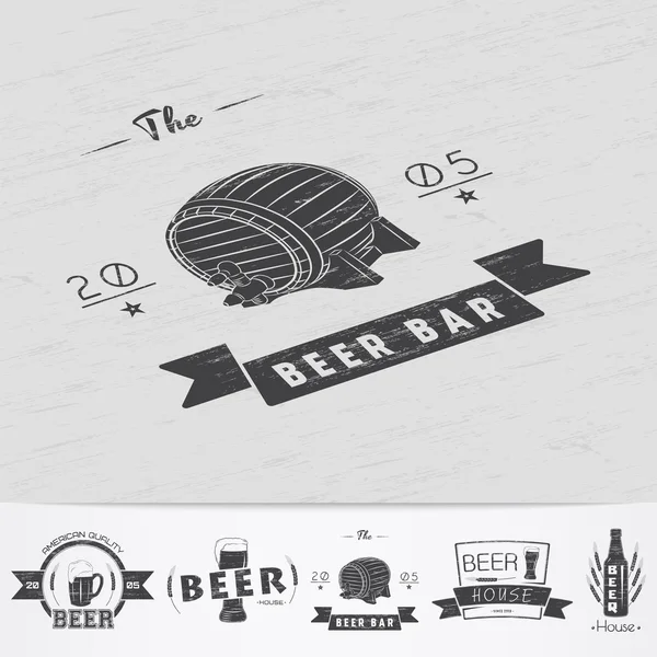 Beer pub. Brewing old school of vintage label. Old retro vintage grunge. Scratched, damaged, dirty effect. Monochrome typographic labels, stickers, logos and badges. — Stock vektor