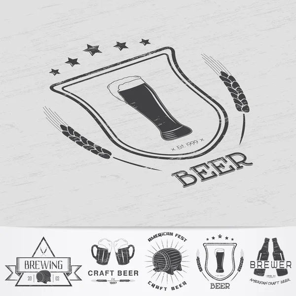 Beer pub. Brewing old school of vintage label. Old retro vintage grunge. Scratched, damaged, dirty effect. Monochrome typographic labels, stickers, logos and badges. — Stok Vektör