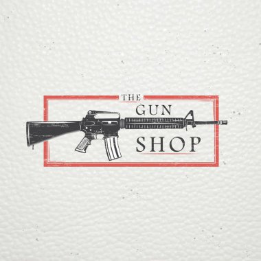 Amerikan silah dükkanı. Ateşli silah deposu. Av silahı. Ayrıntılı elemanları. Eski retro vintage grunge. Çizik, zarar, etkisi kirli. Tipografik etiketleri, çıkartmalar, logo ve rozetleri.