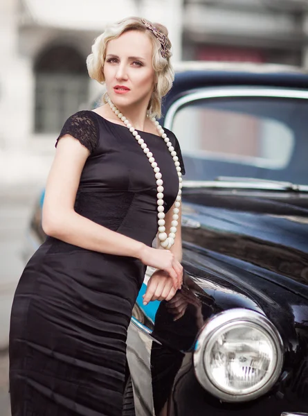 European woman in retro style in Shanghai, China. — Stock Photo, Image