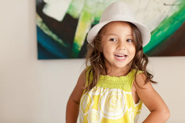 Chica en sombrero blanco — Foto de Stock