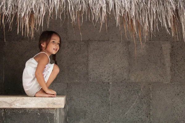 Niña feliz con el pelo oscuro Imagen de archivo