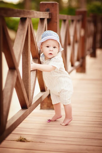 Boy standing on tiptoe — Stock Photo, Image