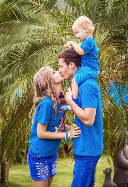 Familia joven Fotos de stock libres de derechos