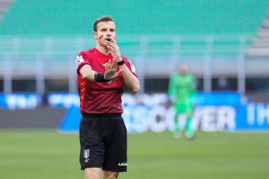 İtalya, Milan, 22 Kasım 2020: Federico La Penna (hakem) FC INTER - TORINO, Serie A 2020 / 2021 gün 8, San Siro Stadyumu maçının ilk yarısında Torino için faul çaldı.