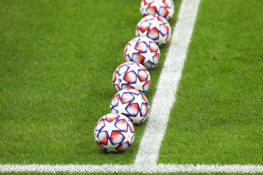 İtalya, Milan, 25 Kasım 2020: Futbol karşılaşmasında Şampiyonlar Ligi resmi topu 2020 / 2021 FC INTER vs REAL MADRID, Şampiyonlar Ligi 2020 / 2021 Gün 4, San Siro Stadyumu