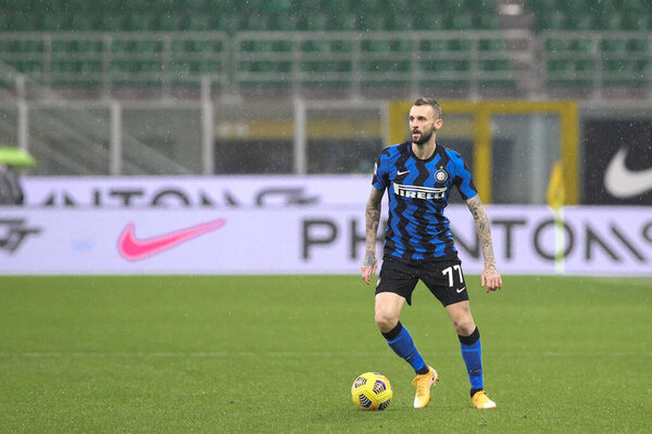 Italy, Milan, december 5 2020: Marcelo Brozovic (Inter midfielder) dribbles in frontcourt in the first half during football match FC INTER vs BOLOGNA, Serie A 2020-2021 day10, San Siro stadium