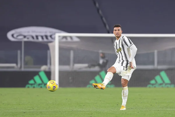 Italia Turín Enero 2021 Danilo Defensor Juventus Pasa Baleado Cancha — Foto de Stock