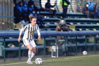 İtalya, Milano, 17 Ocak 2021: Barbara Bonansea (Juventus forvet) futbol maçının ilk yarısında ön sahada top sürüyor FC INTER - JUVENTUS, Women Serie A 2020-2021 Dayday11, interello