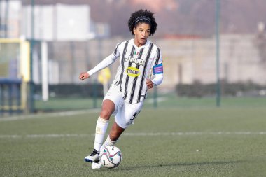 İtalya, Milano, 17 Ocak 2021: Sara Gama (Juventus defans oyuncusu) FC INTER - JUVENTUS, Women Serie A 2020-2021 Dayday11, interello maçının ilk yarısında topu sahada aldı
