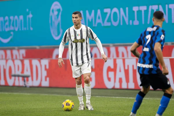 Italie Milan Janvier 2021 Cristiano Ronaldo Attaquant Juventus Dribble Première — Photo