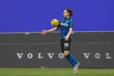İtalya, Milan, 2 Şubat 2021: FC INTER JUVENTUS, SF 1leg Coppa Italia 2020-2021, San Siro Stadyumu, FC INTER maçının ikinci yarısında Matteo Darmian (İç defans) top kontrolü
