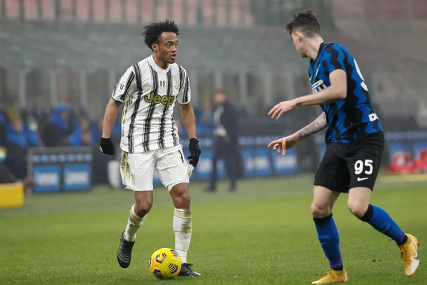 Italy Milan February 2021 Juan Cuadrado Juventus Midfielder Dribbles Frontcourt — Stock Photo, Image