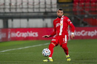 İtalya, Monza, 12 Şubat 2021: Kevin-Prince Boateng (Monza orta saha oyuncusu), AC MONZA - PISA, Serie B 2020-2023 _ U-Power Stadyumu maçının ilk yarısında ön sahada pas attı.