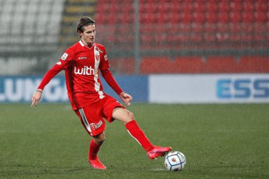 İtalya, Monza, 12 Şubat 2021: Andrea Colpani (Monza orta saha oyuncusu), AC MONZA - PISA, Serie B 2020-2021 Day23 _ U-Power Stadyumu maçının ikinci yarısında ön sahada pas attı.