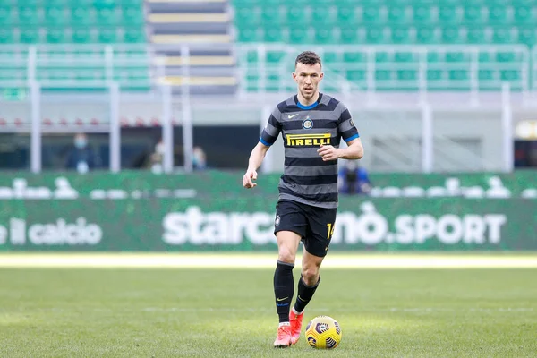 İtalya, Milan, 28 Şubat 2021: İvan Perisiç (Inter orta saha oyuncusu) FC INTER - GENOA, Serie A 2020-2021 gün 24, San Siro Stadyumu maçında ikinci yarıda topu ön sahada aldı