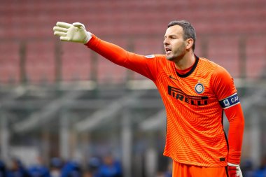 İtalya, Milan, 8 Mart 2021: Samir Handanoviç (Inter kaleci) futbol maçının ilk yarısında FC INTER - ATALANTA, Serie A 2020-2021 Day26, San Siro Stadyumu