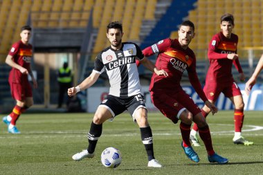 İtalya, Parma, 14 Mart 2021: Gaston Brugman (Parma orta saha oyuncusu), PARMA - AS ROMA, Serie A 2020 / 2021 Daydini Stadyumu, Tardini Stadyumu 'nda ilk yarıda topu savundu.
