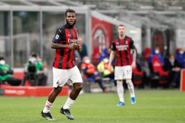 İtalya, Milan, 14 Mart 2021: Frank Kessie (Milan orta saha oyuncusu) AC MILAN - NAPOLI, Serie A 2020-2021, San Siro Stadyumu 'nda oynanan maçın ilk yarısında kaleci atışı için bekliyor.