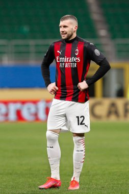 İtalya, Milan, 14 Mart 2021: Ante Rebiç (Milan forvet) futbol maçının ikinci yarısında kaleci atışı için bekliyor AC MILAN - NAPOLI, Serie A 2020-2021 Gün 27, San Siro Stadyumu