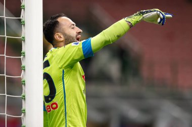 İtalya, Milan, 14 Mart 2021: David Ospina (Napoli kalecisi), AC MILAN - NAPOLI, Serie A 2020-2021, San Siro Stadyumu maçının ikinci yarısında takım arkadaşlarına tavsiyelerde bulundu.