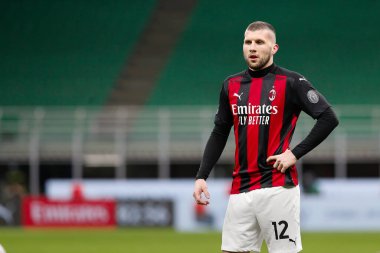 İtalya, Milan, 14 Mart 2021: Ante Rebiç (Milan forvet) futbol maçının ikinci yarısında kaleci atışı için bekliyor AC MILAN - NAPOLI, Serie A 2020-2021 Gün 27, San Siro Stadyumu