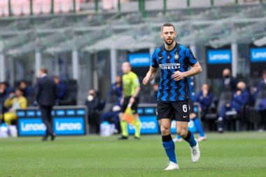 Italy, Milan, april 11 2021: Stefan De Vrij (Inter defender) waiting for a goalkeeper-throw in the first half during football match FC INTER vs CAGLIARI, Serie A 2020-2021 day30, San Siro stadium