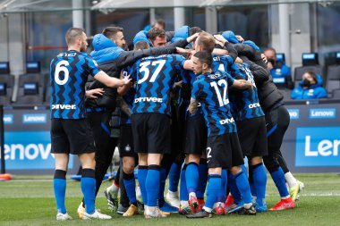 Italy, Milan, april 11 2021: Mateo Darmian (Inter defender) celebrates with teammates the 1-0 goal at 77' during football match FC INTER vs CAGLIARI, Serie A 2020-2021 day30, San Siro stadium
