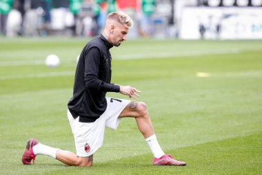 İtalya, Milan, 18 Nisan 2021: Samuel Castillejo (Milan forveti) futbol maçı öncesi AC MILAN - GENOA, Serie A 2020-2021 Gün 31, San Siro Stadyumu