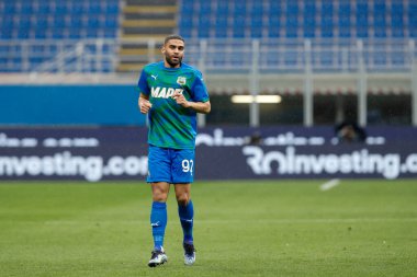 İtalya, Milan, 21 Nisan 2021: Gregoire Defrel (Sassuolo forvet) AC MILAN - SASSUOLO, Serie A 2020-2021 Day32, San Siro Stadyumu, AC MILAN - SASSUOLO maçının ilk yarısındaki mücadelesini bekliyor.