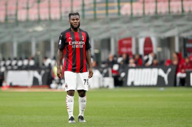 İtalya, Milan, 21 Nisan 2021: Soualiho Meite (Milan orta saha oyuncusu), AC MILAN - SASSUOLO, Serie A 2020-2021, San Siro Stadyumu, AC MILAN - SASSUOLO maçının ilk yarısındaki kaleci atışını bekliyor.