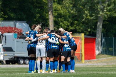 İtalya, Milan, 24 Nisan 2021: FC Inter oyuncuları futbol maçından önce birbirlerini teşvik ederler AC MILAN FC INTER, SF 2 ayaklı Coppa Italia 2020 / 2021, Vismara Center