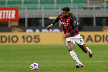 İtalya, Milan, Mayıs 12021: Rafael Leao (Milan forvet) futbol maçının ikinci yarısında sahada koşuyor AC MILAN BENEVENTO, Serie A 2020-2021 Day34, San Siro Stadyumu