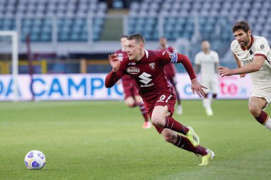 İtalya, Torin, 18 Nisan 2021: Andrea Belotti (Torino forvet), TORINO 'nun AS ROMA, Serie A 2020-2021 Olimpico Stadyumu' na karşı oynadığı ikinci yarıda penaltı sahasına saldırdı.