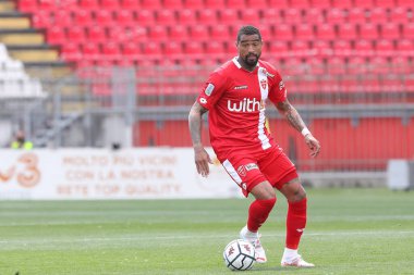 İtalya, Monza, 4 Mayıs 2021: Kevin-Prince Boateng (Monza orta saha oyuncusu) futbol maçının ilk yarısında ön sahada top sürüyor AC MONZA - LECCE, Serie BKT 2020-2021 Day36, U-Power Stadyumu