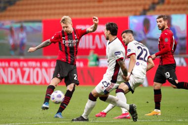 İtalya, Milan, 16 Mayıs 2021: Simon Kjaer (Milan defans oyuncusu) futbol maçının ikinci yarısında gol attı AC MILAN - CAGLIARI, Serie A 2020-2021 Gün 37, San Siro Stadyumu