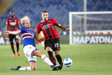 İtalya, Genova, 23 Ağustos 2021: Rade Kruniç (Milan orta saha oyuncusu) futbol maçının ilk yarısında SampDORIA, AC MILAN, Serie A 2021-2022 gün 1, Ferraris stadyumu, Ferrari Stadyumu 'na karşı mücadele etti.