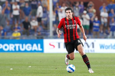 İtalya, Genova, 23 Ağustos 2021: Sandro Tonali (Milan orta saha oyuncusu) futbol maçının ikinci yarısında SMPDORIA, AC MILAN, Serie A 2021-2022 gün 1, Ferraris Stadyumu