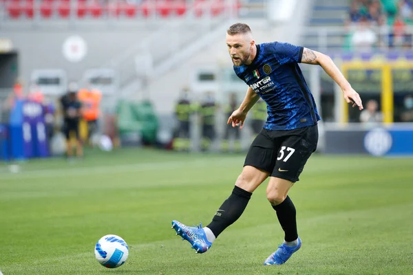 Itália Milão Agosto 2021 Milan Skriniar Inter Defensor Passe Tiro — Fotografia de Stock