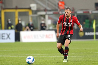 İtalya, Milan, 22 Eylül 2021: Ismael Bennacer (Milan orta saha oyuncusu), AC MILAN-VENEZIA, Serie A 2021-2022 Gün 5, San Siro Stadyumu 'nda oynanan futbol maçının ilk yarısında ön sahada pas attı.
